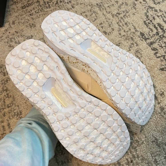 NWT Women’s Adidas Ultraboost Slip On DNA- Cream/White/Gold - Picture 5 of 5